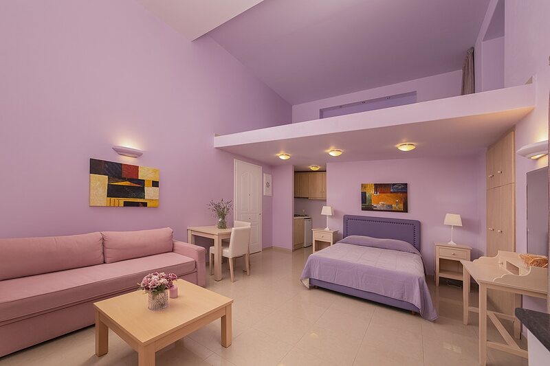 Τρίκλινα δωμάτια — Δωμάτιο 22 — Deluxe • King size + έξτρα κρεβάτι