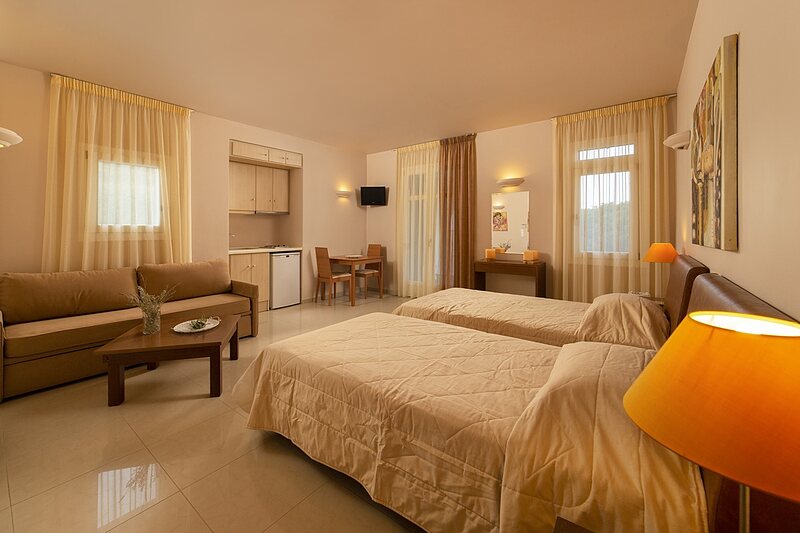 Τρίκλινα δωμάτια — Δωμάτιο 23 — Standard • King size + έξτρα κρεβάτι
