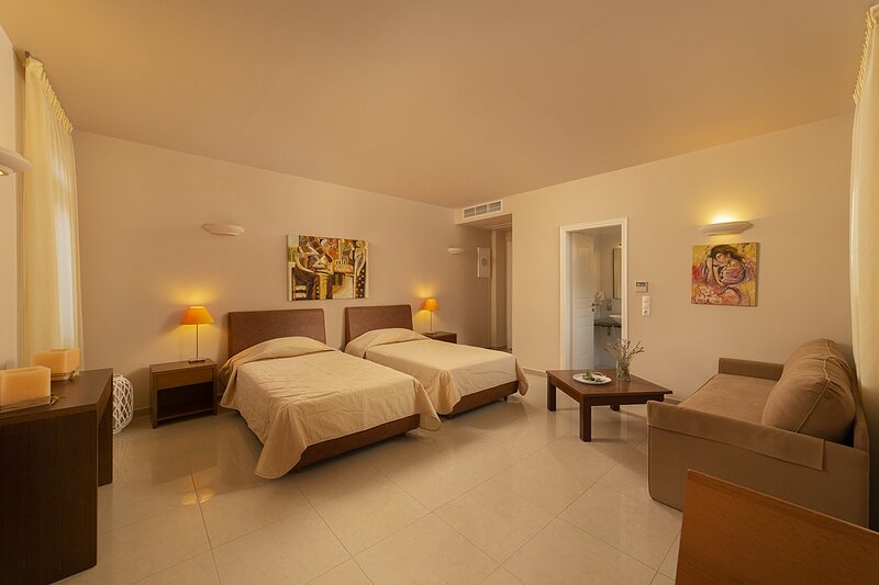Τρίκλινα δωμάτια — Δωμάτιο 23 — Standard • King size + έξτρα κρεβάτι