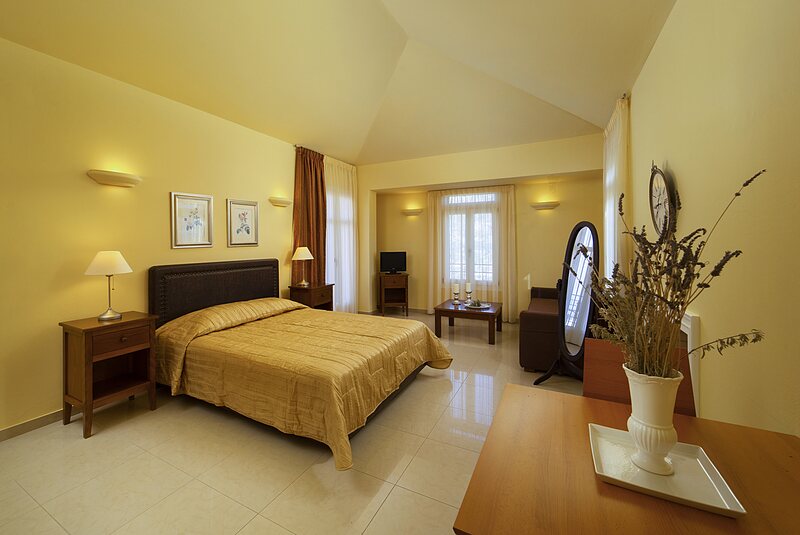 Τρίκλινα δωμάτια — Δωμάτιο 34 — Deluxe • King size + έξτρα κρεβάτι