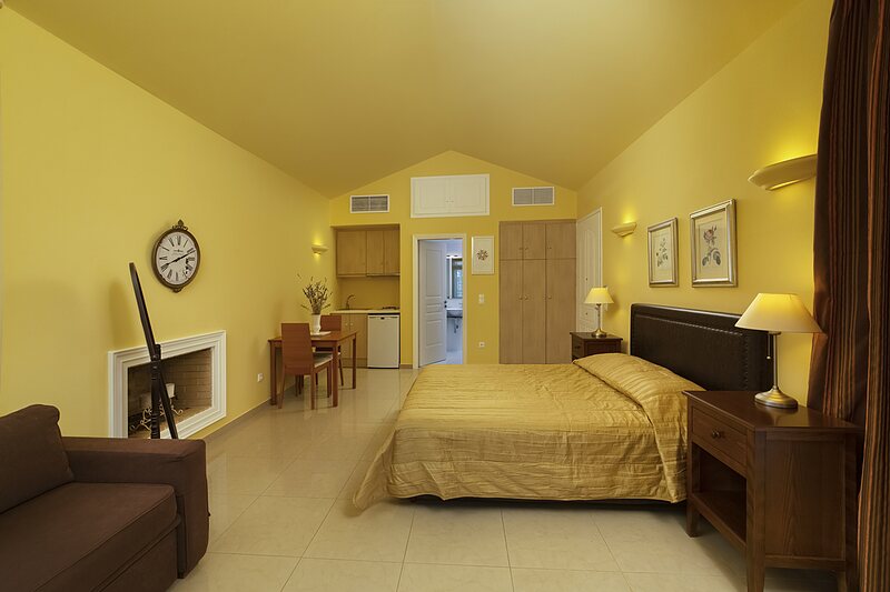 Τρίκλινα δωμάτια — Δωμάτιο 34 — Deluxe • King size + έξτρα κρεβάτι