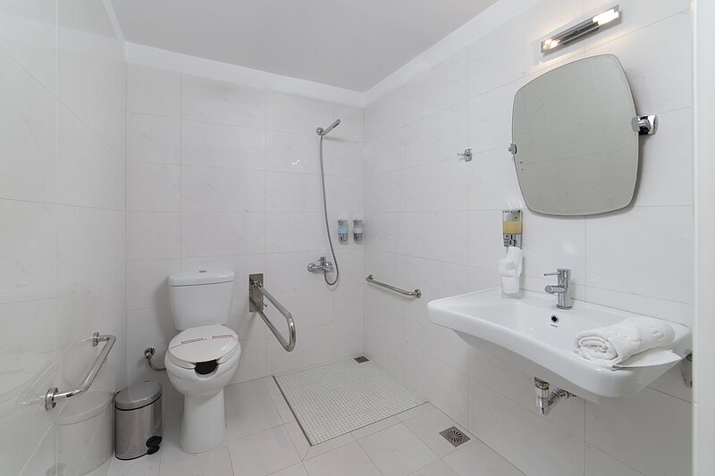 Σουίτες — Δωμάτιο 10 — Studio • King size + 2 μονά κρεβάτια · ΑμεΑ