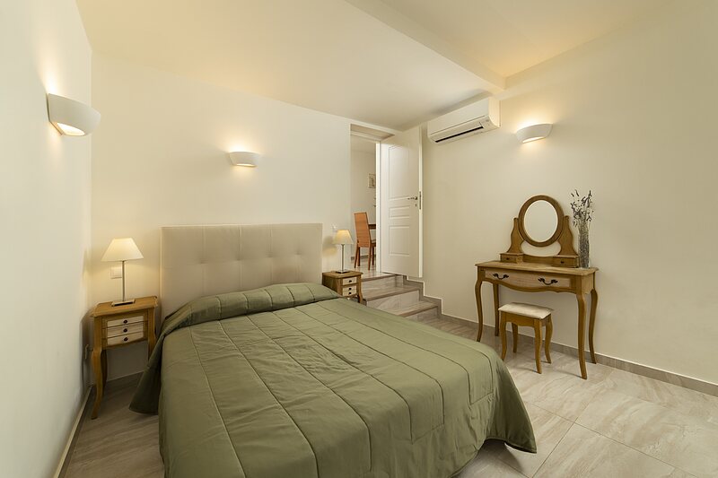 Σουίτες — Δωμάτιο 10 — Studio • King size + 2 μονά κρεβάτια · ΑμεΑ