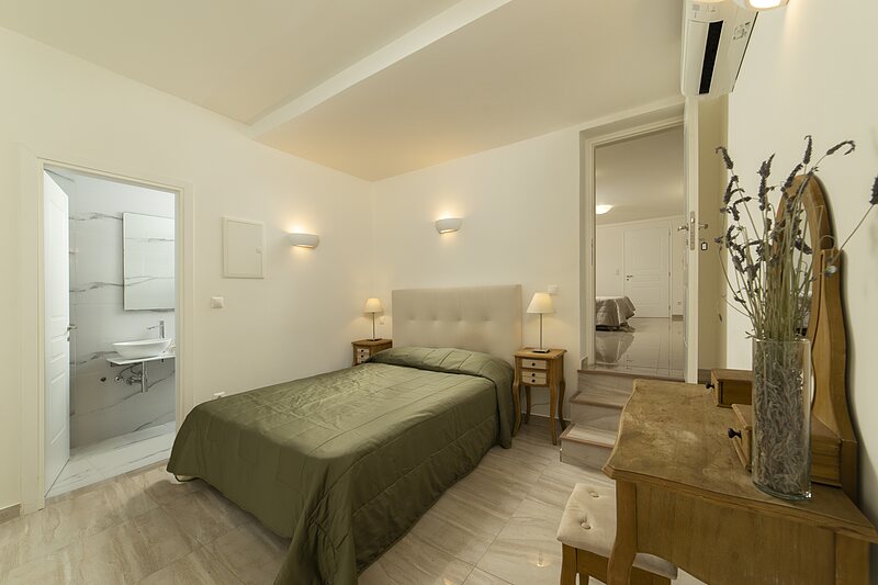 Σουίτες — Δωμάτιο 10 — Studio • King size + 2 μονά κρεβάτια · ΑμεΑ