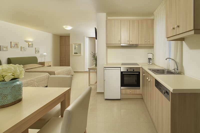 Σουίτες — Δωμάτιο 12 — Deluxe Suite • King size + 2 μονά κρεβάτια